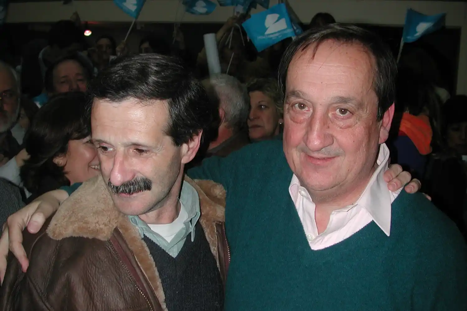 El saludo entre Mario Bracciale y Miguel Lunghi, tras el ajustado triunfo en 2003.