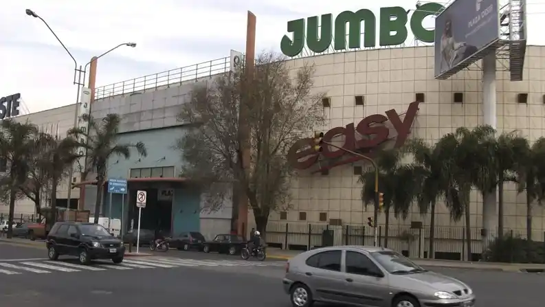 Coronavirus: Cierre preventivo del hipermercado Jumbo de Morón por caso positivo en un empleado