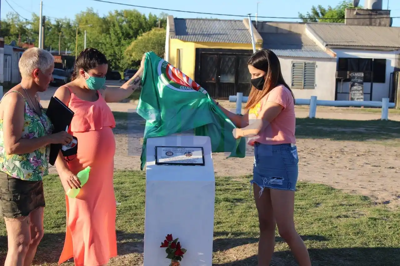 En una emotiva ceremonia, homenajearon al dirigente social y deportivo Raúl López
