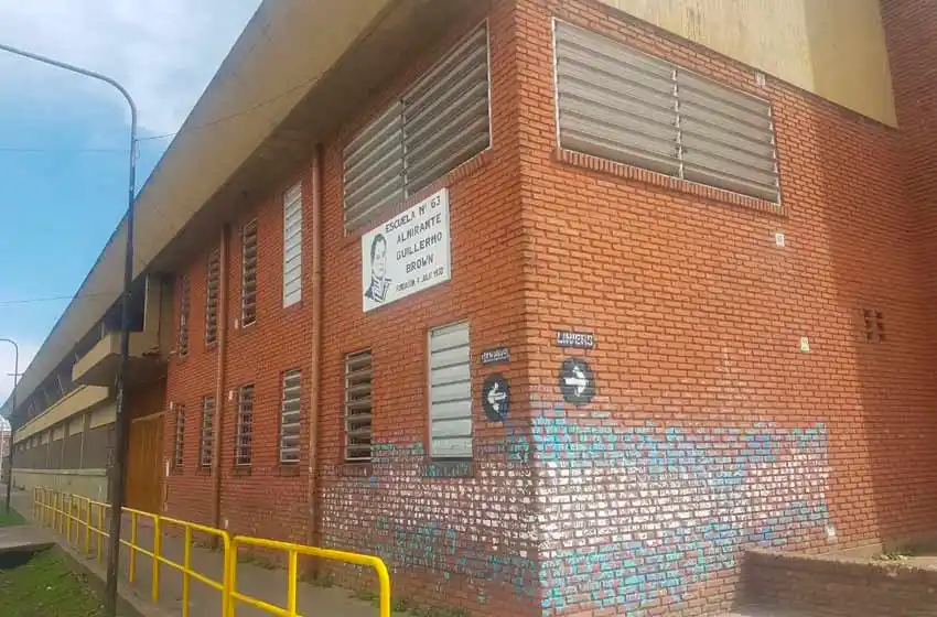 La directora de la escuela Almirante Brown, «consternada» por el caso de acoso a un nene de 13 años