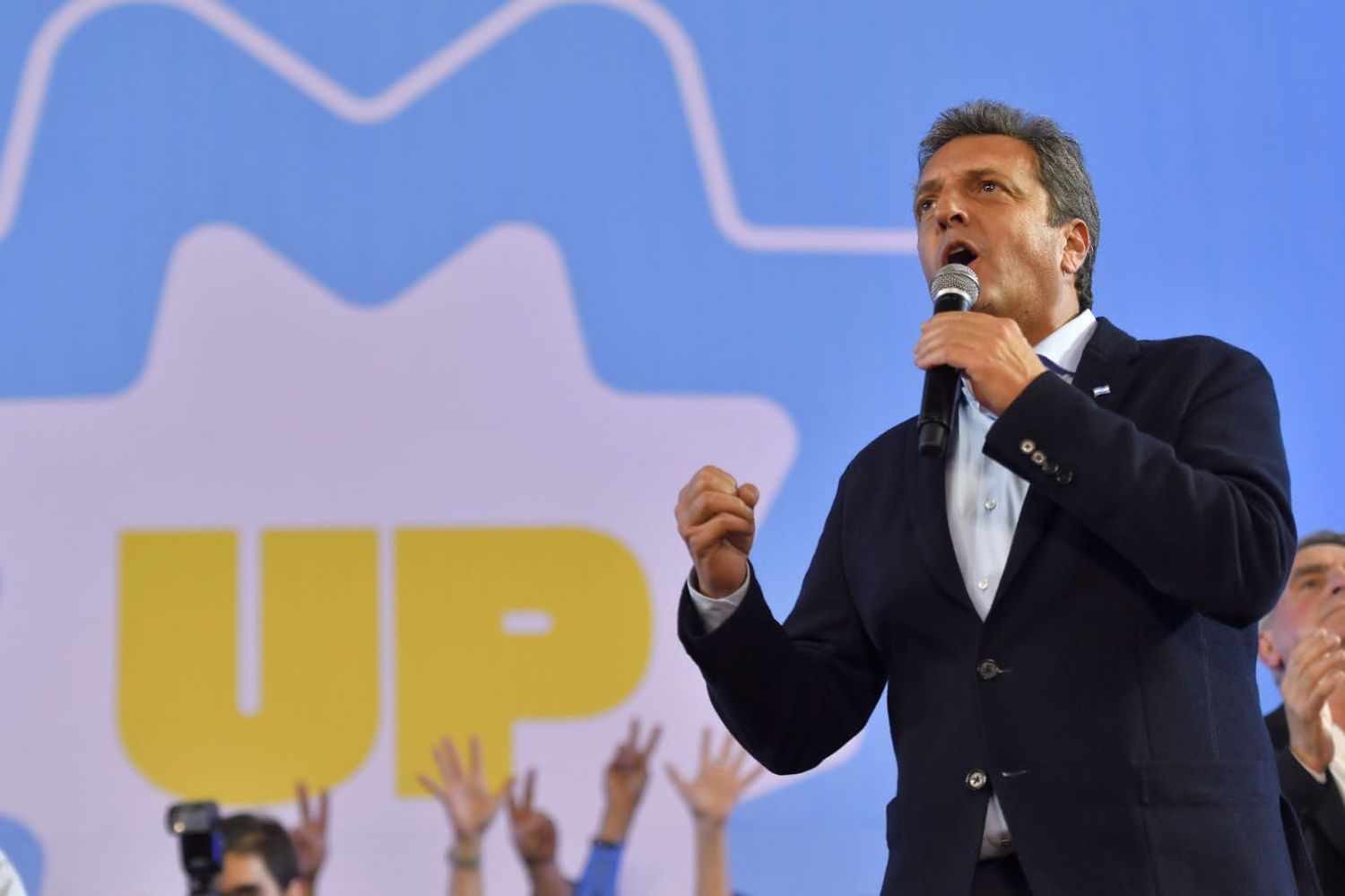 Massa recorre las provincias en el tramo final de la campaña.