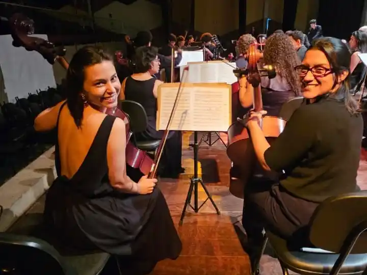 Valentina abraza el violonchelo para redescubrir su propia voz