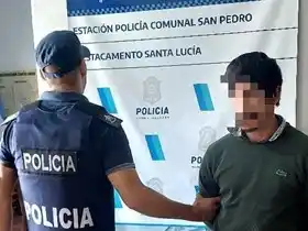 El joven de 23 años fue trasladado al destacamento de Santa Lucía.