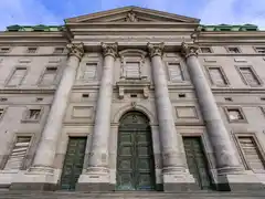 Tras el acuerdo con Estados Unidos, el dólar oficial perforó cerró a 1.375 pesos