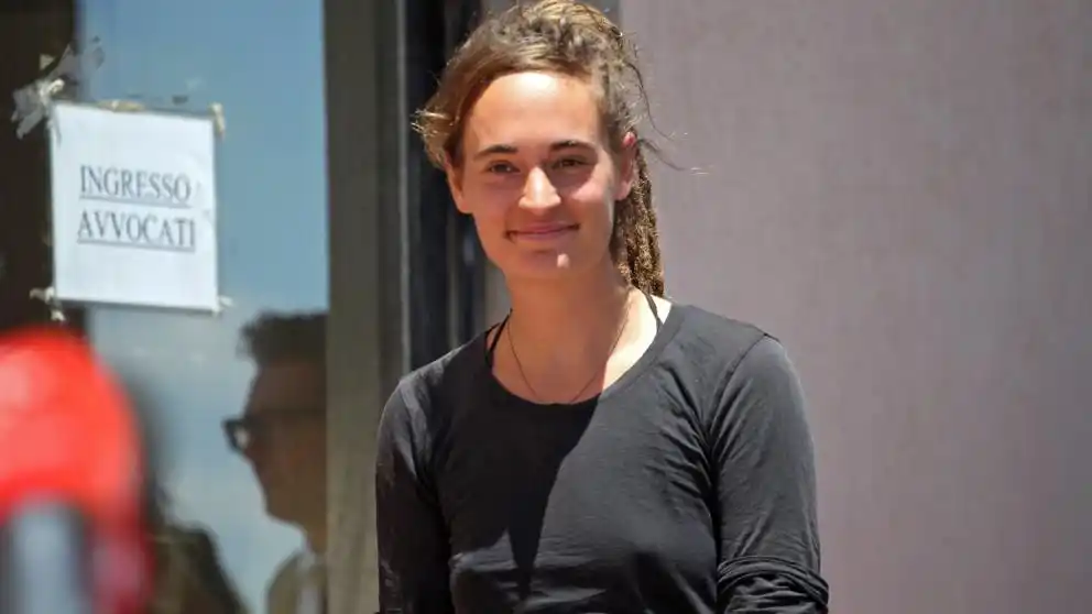 Italia: un día “sin corpiño” para apoyar a Carola Rackete