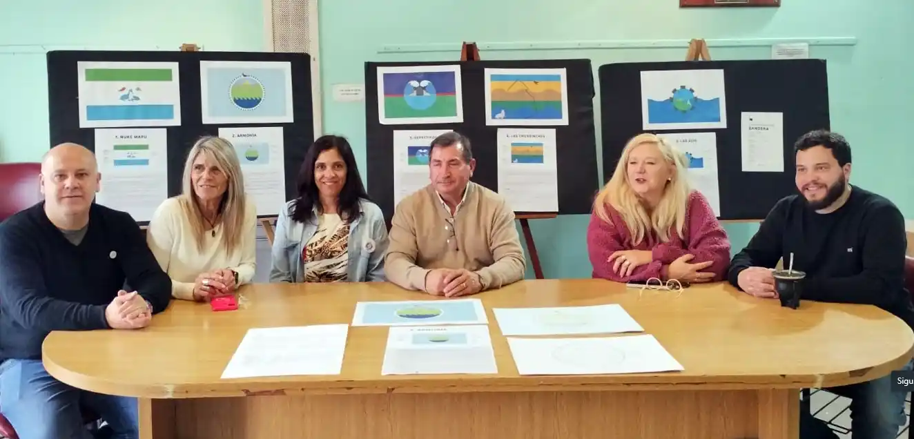 Autoridades. Llevaron a cabo ayer el recuento de votos en la Casa de la Cultura
