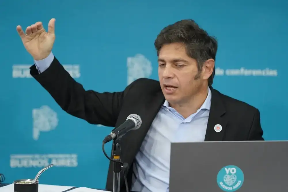 El gobernador Axel Kicillof en conferencia de prensa.