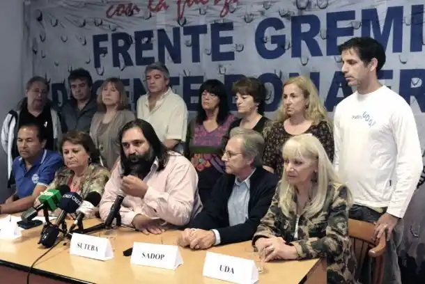 Docentes bonaerenses continúan juntando firmas por más presupuesto