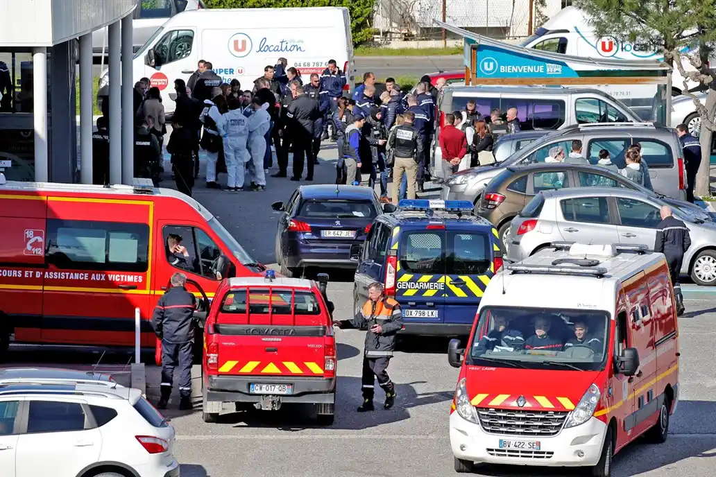 Francia: terrorista de ISIS mató a tres personas en un supermercado y fue abatido