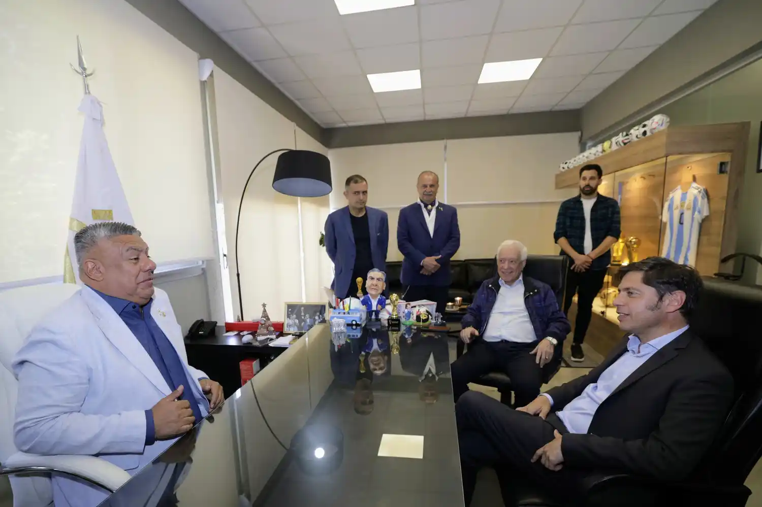 Tapia y Kicillof en la sede de AFA en Ezeiza