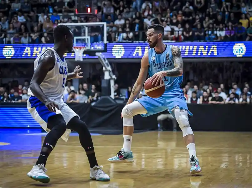 Argentina enfrenta a Chile por el pasaporte a la final