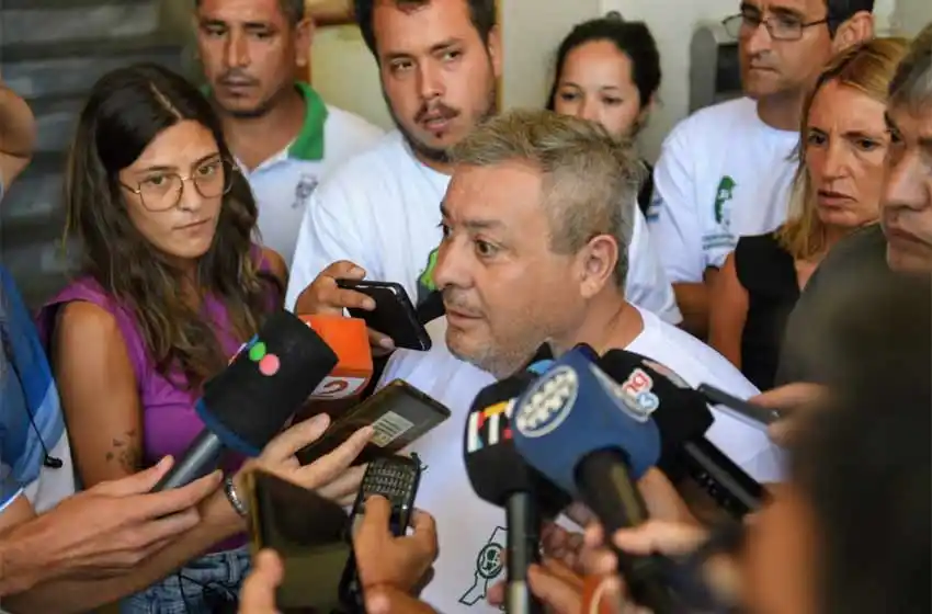 Tras el ataque a balazos a un camión, recolectores de basura evalúan cortar el servicio nocturno: «Nos toman de estúpidos y la policía no hace nada»