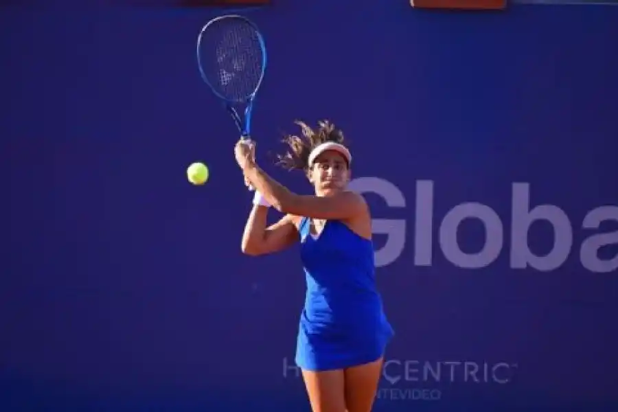 Julia Riera y Solana Sierra ganaron en sus debuts en Montevideo