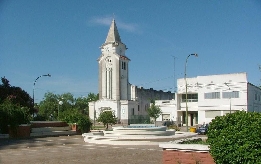 La Plaza Normando Corti se llena de color y propuestas con la Feria Artesanal de Villa Rosas