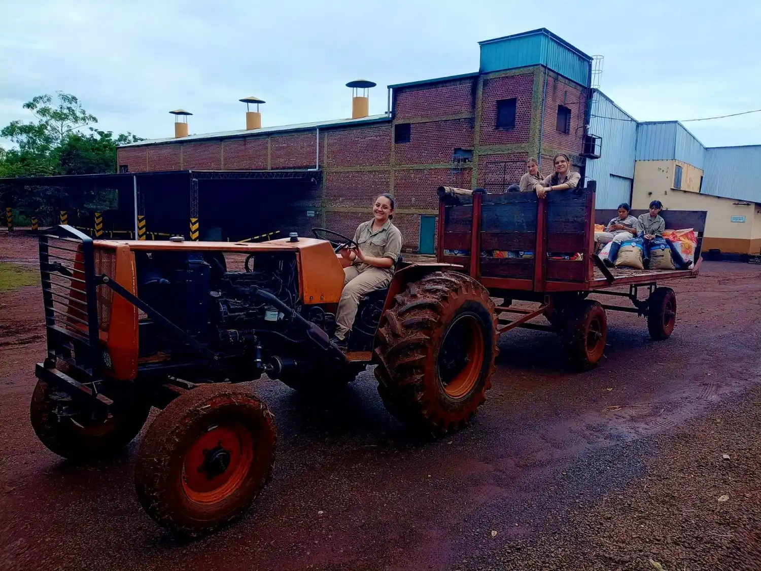 Más mujeres eligen el campo: crece la participación femenina en escuelas agrotécnicas salesianas del país