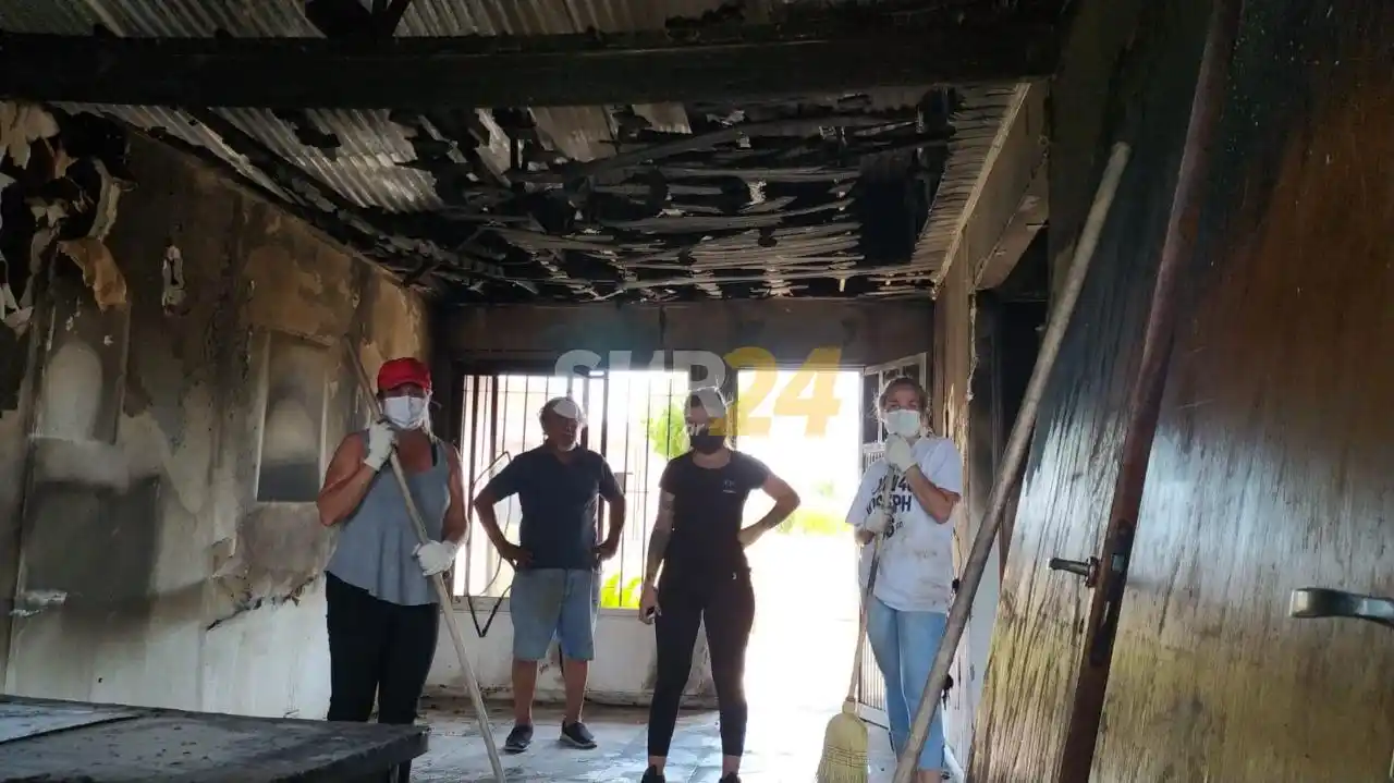 Incendio y destrucción de una vivienda en Murphy