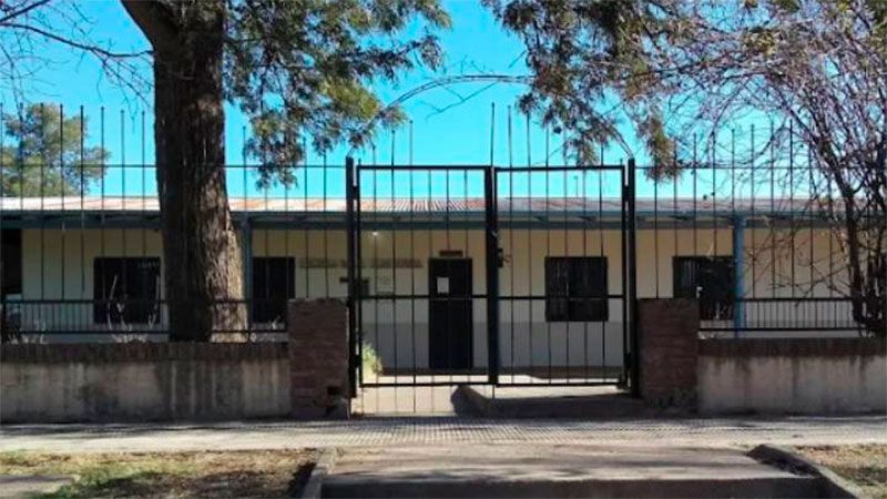Separaron del cargo a la directora de una escuela por "maltratar y castigar" a alumnos
