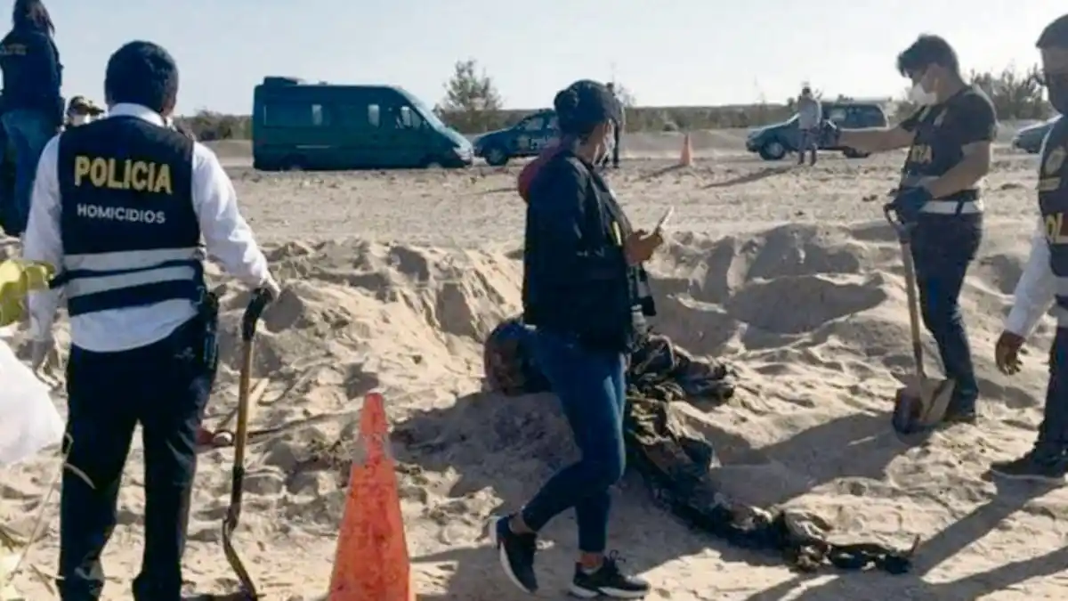 DENTRO DE VARIAS MALETAS: unos perros hallaron los cadáveres de 2 venezolanos en Perú