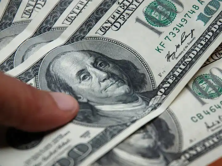 Financial Times asegura que Trump impulsa la dolarización global y ve a la Argentina como “candidato principal”