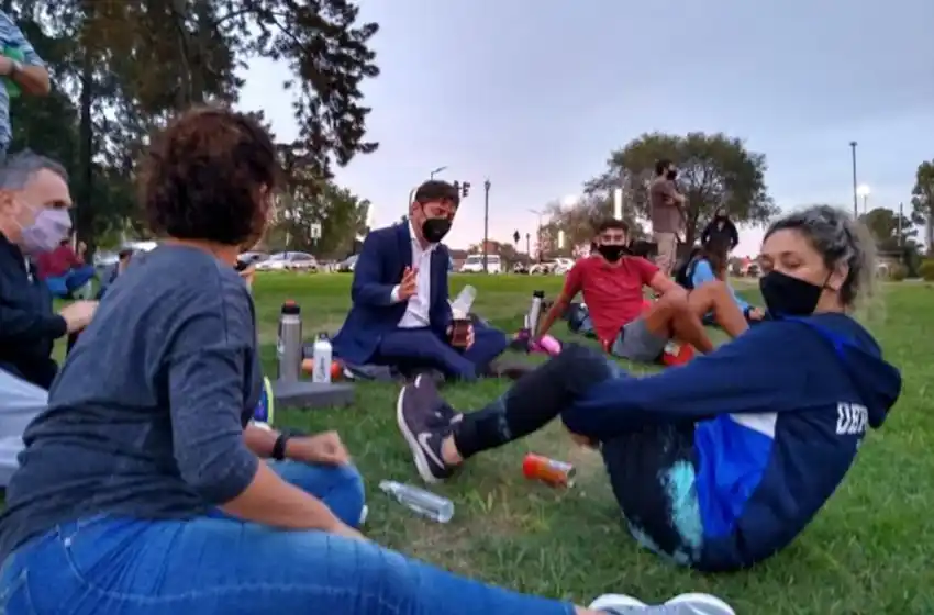 Kicillof visita un distrito del interior con otra mateada