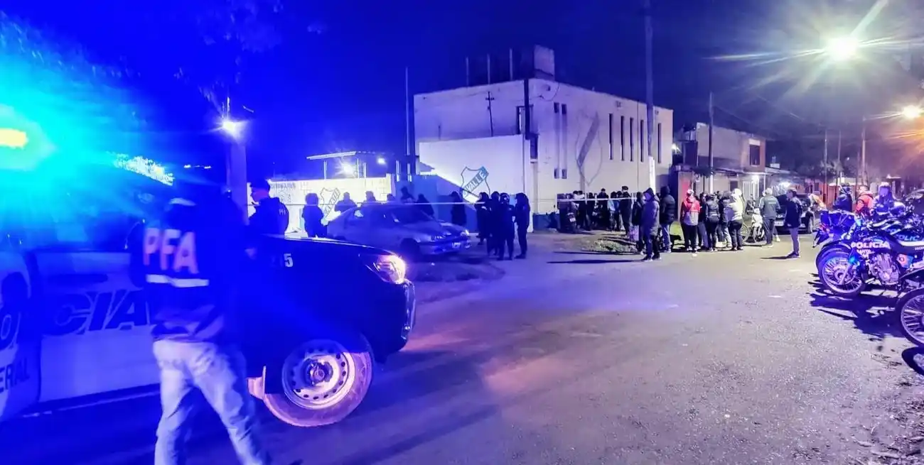 Uno de los crímenes ocurrió frente al club Lavalle, en una zona muy concurrida. Crédito: Marcelo Manera.