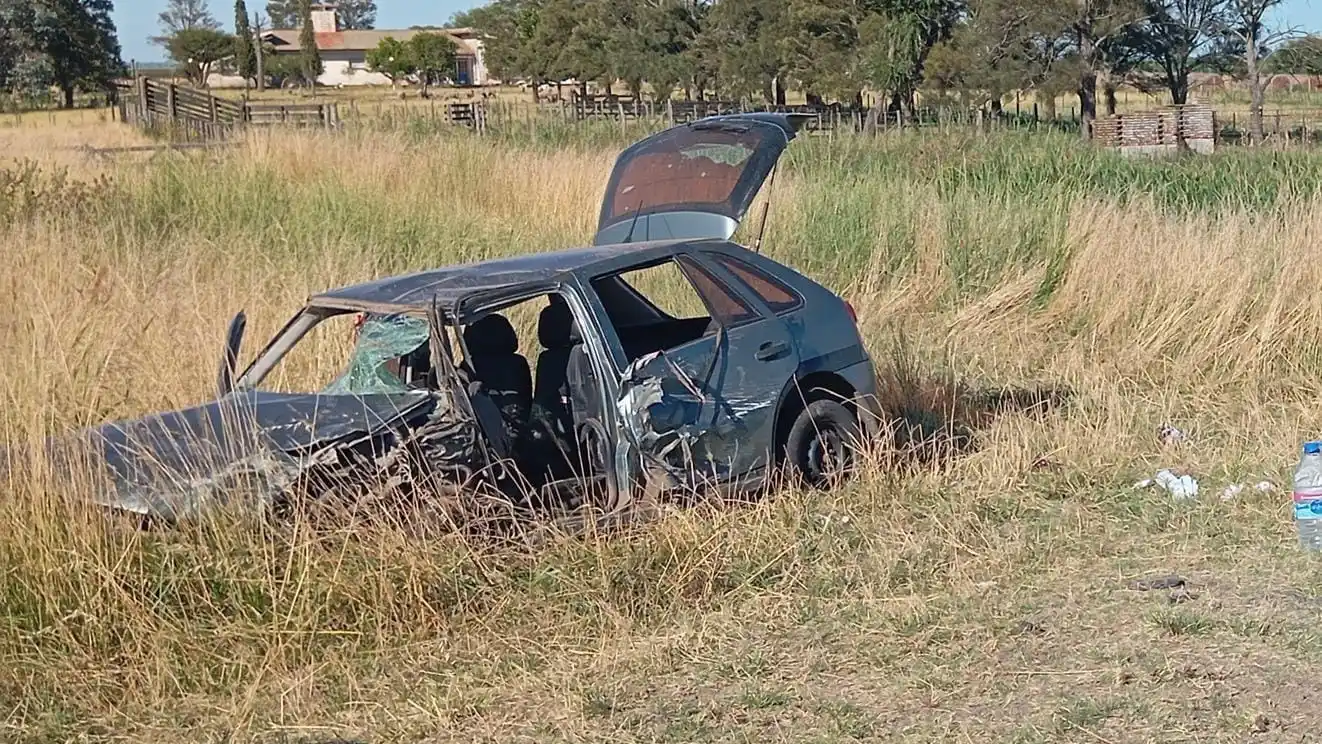 Tensión tras un brutal accidente en la Ruta 226: choque entre un camión y un auto con personas atrapadas