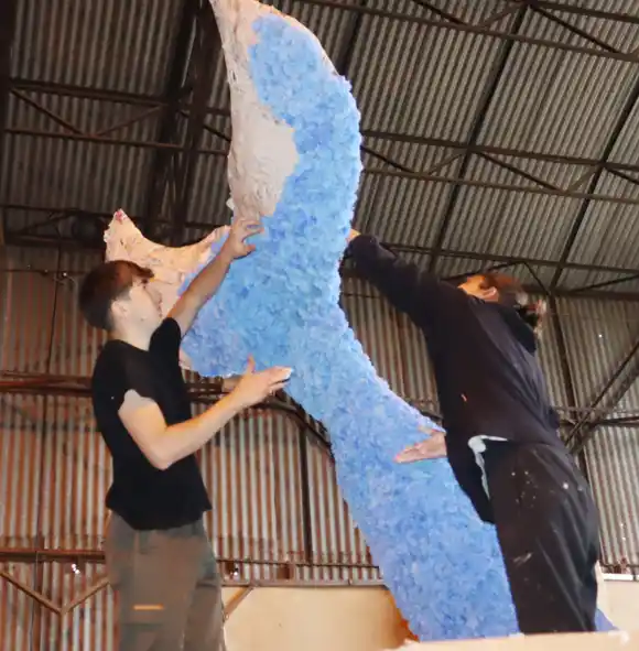 Comienzan los desfiles de carrozas en el Corsódromo 