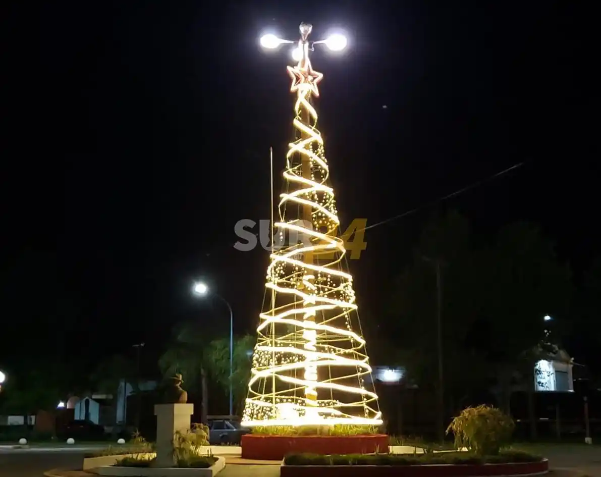 Ideas para Navidad: hizo adornos con materiales reciclables en el norte santafesino