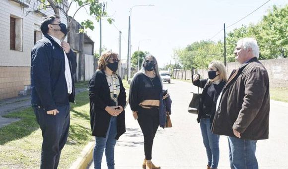 Directivos de CAFESG en  Feliciano: 120 luminarias  Led para la ciudad