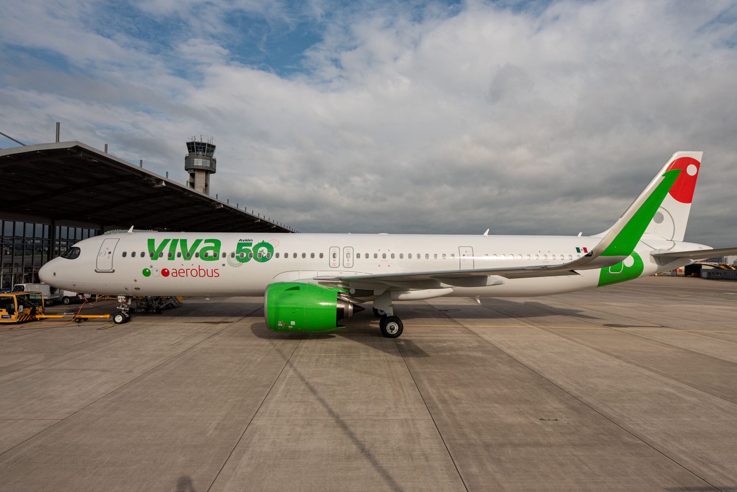 Viva Aerobus suspende sus operaciones en Medellín