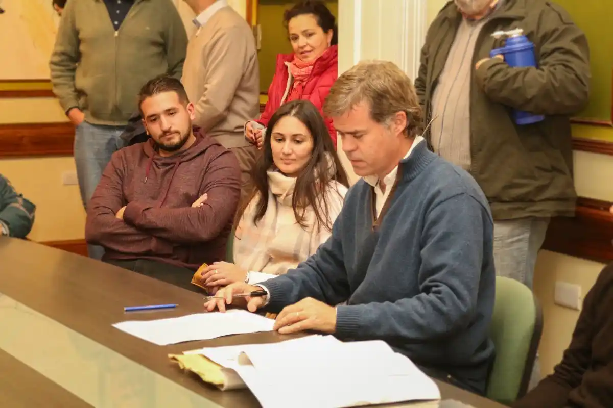 Mi Barrio tiene Acceso: Piaggio firmó el contrato para pavimentar 13 cuadras