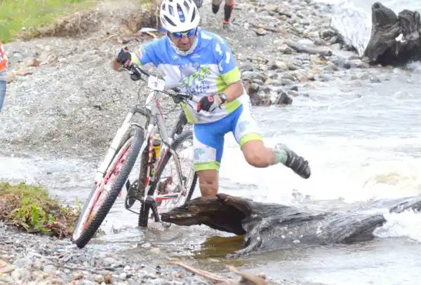 Campeón en la Copa Austral de rally mountain bike  