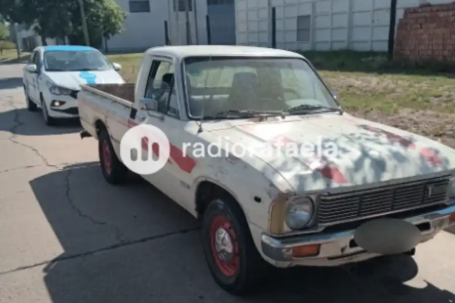 Le robaron la camioneta estacionada en el frente de su casa: la recuperó a las pocas horas