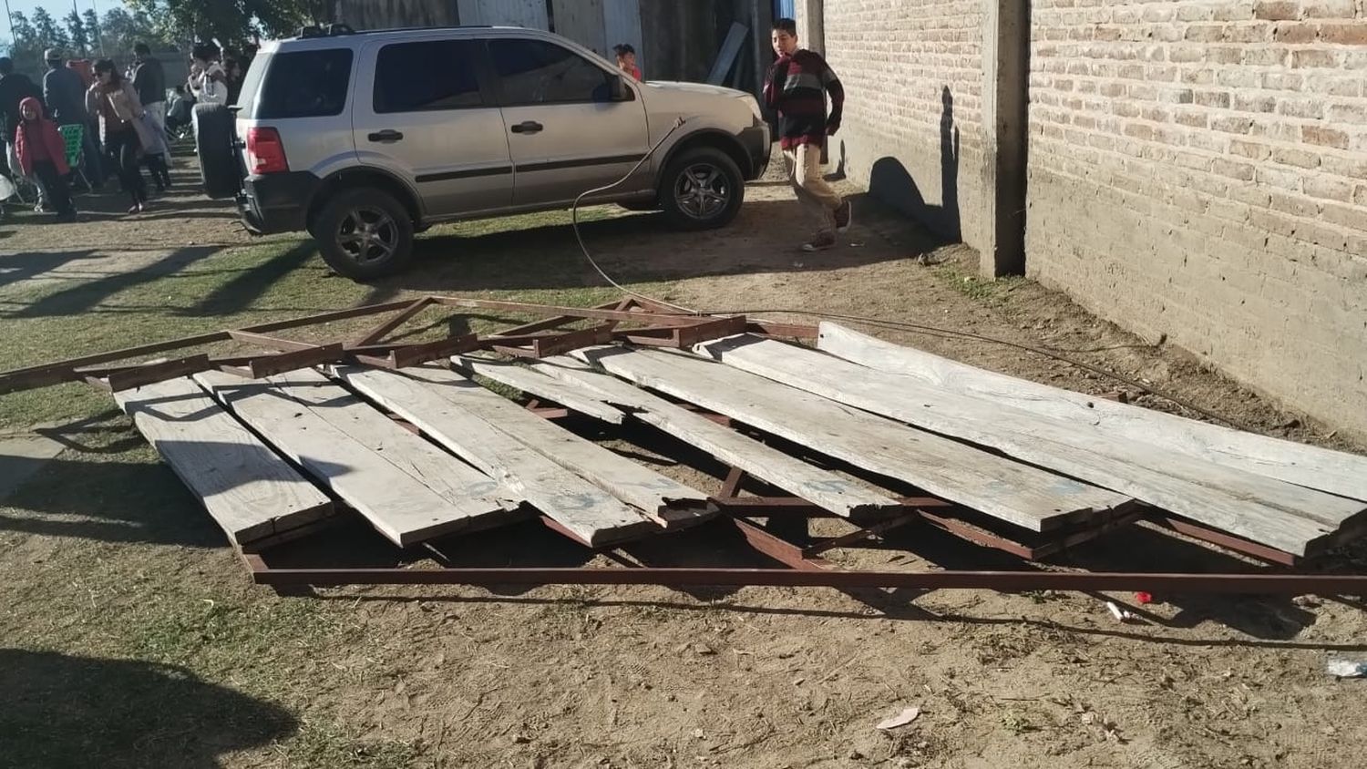 Se desplomó una tribuna de Argentinos de Lanteri