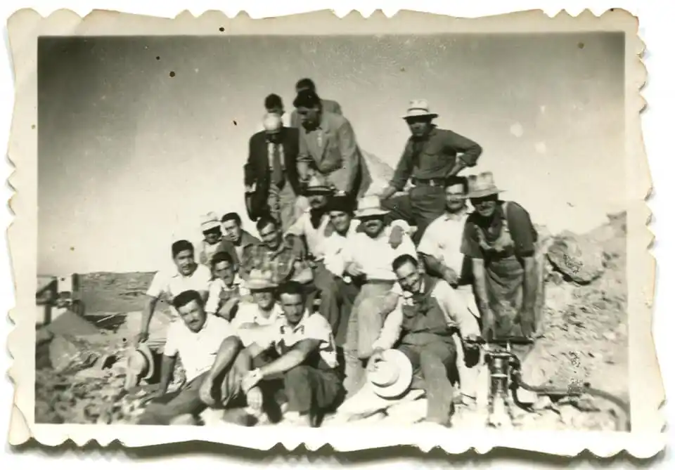 La obra recupera el proceso creativo del film original, dirigido por Alberto Gauna junto al Grupo Torio, que narró la histórica huelga de los picapedreros de 1908.