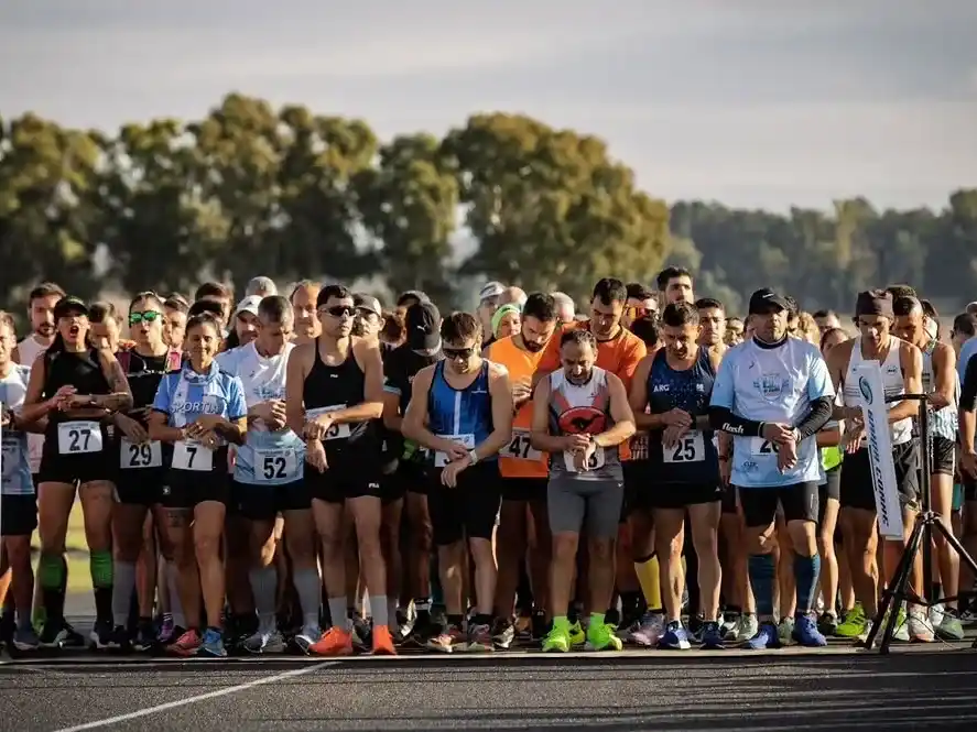 El momento de la largada de 98 participantes