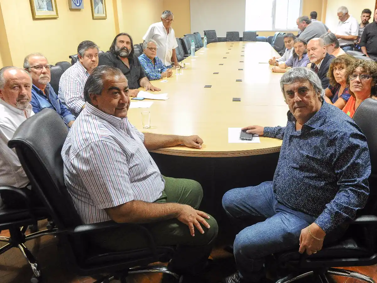 Los cinco gremios docentes  recibieron el apoyo de la CGT  en reclamo de la paritaria nacional