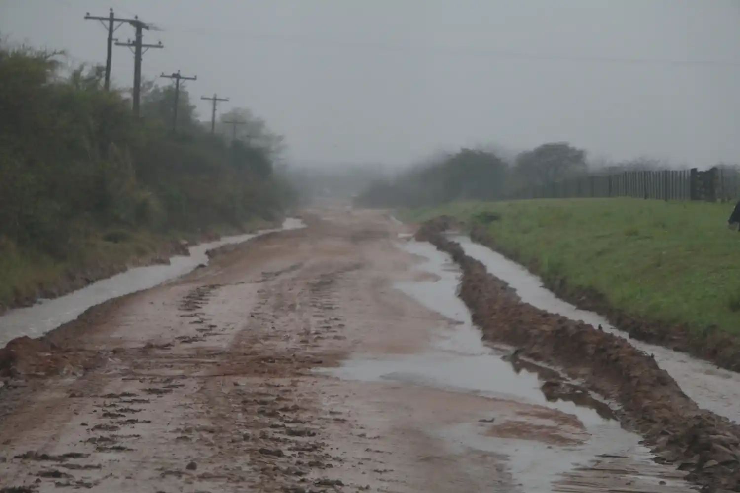 Frigerio afirmó que va a “destinar el 50% del impuesto inmobiliario rural a reparar los caminos de la producción”