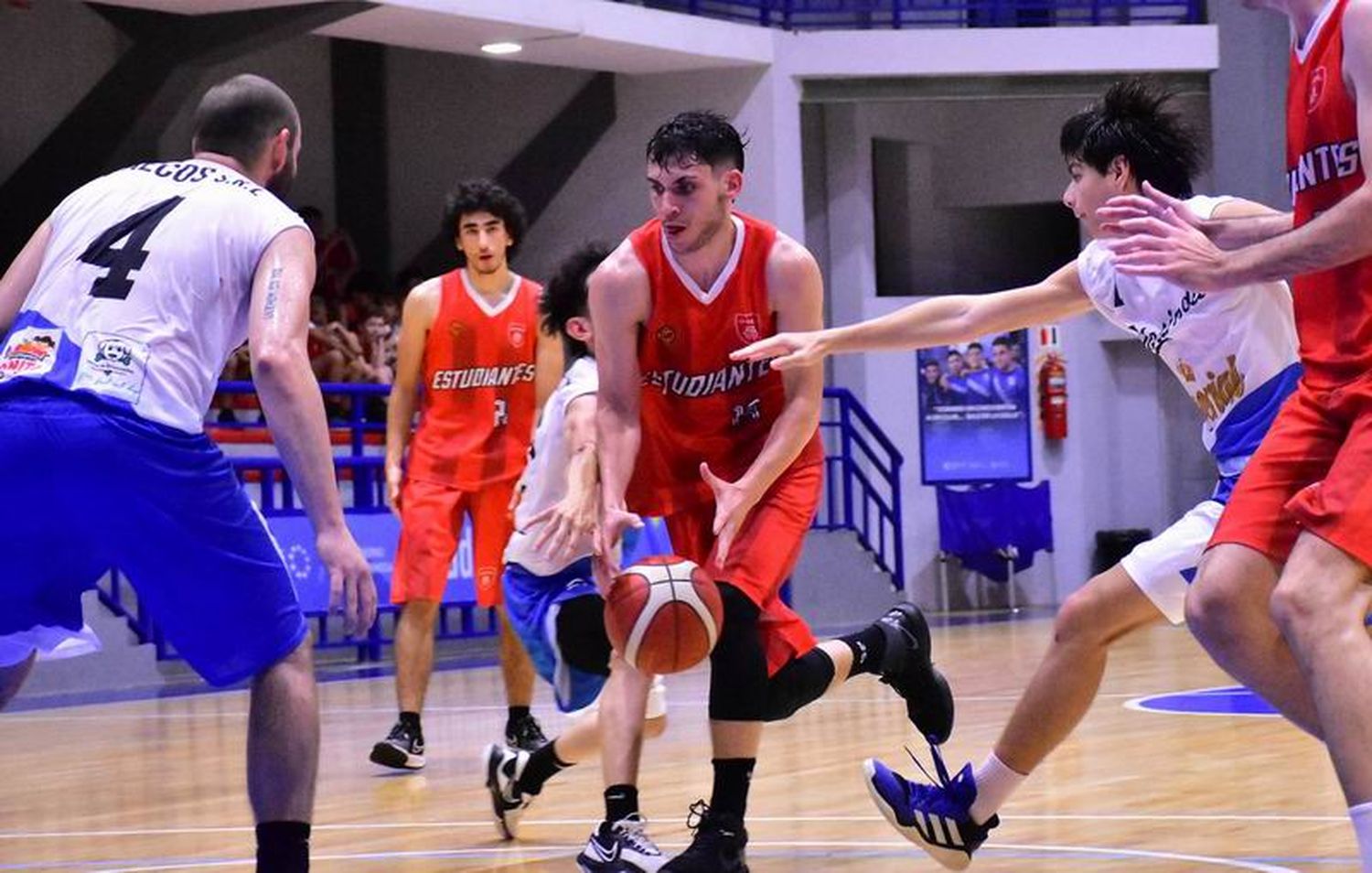 Juventud pone primera con su
visita a Atlético Laguna Blanca