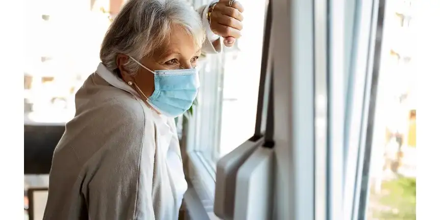 En el mundo, 476 millones de personas se contagiaron coronavirus y 6,1 millones murieron por la infección de Covid-19.