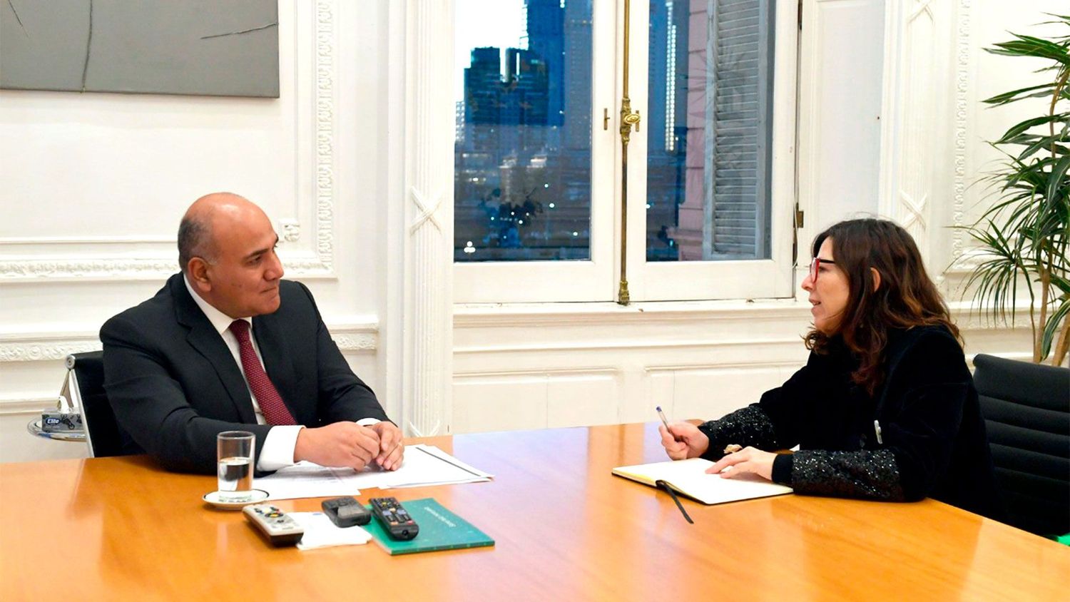 El Gobierno va por la reducción del gasto: Alberto Fernández prohibió contratar nuevos empleados en el Estado