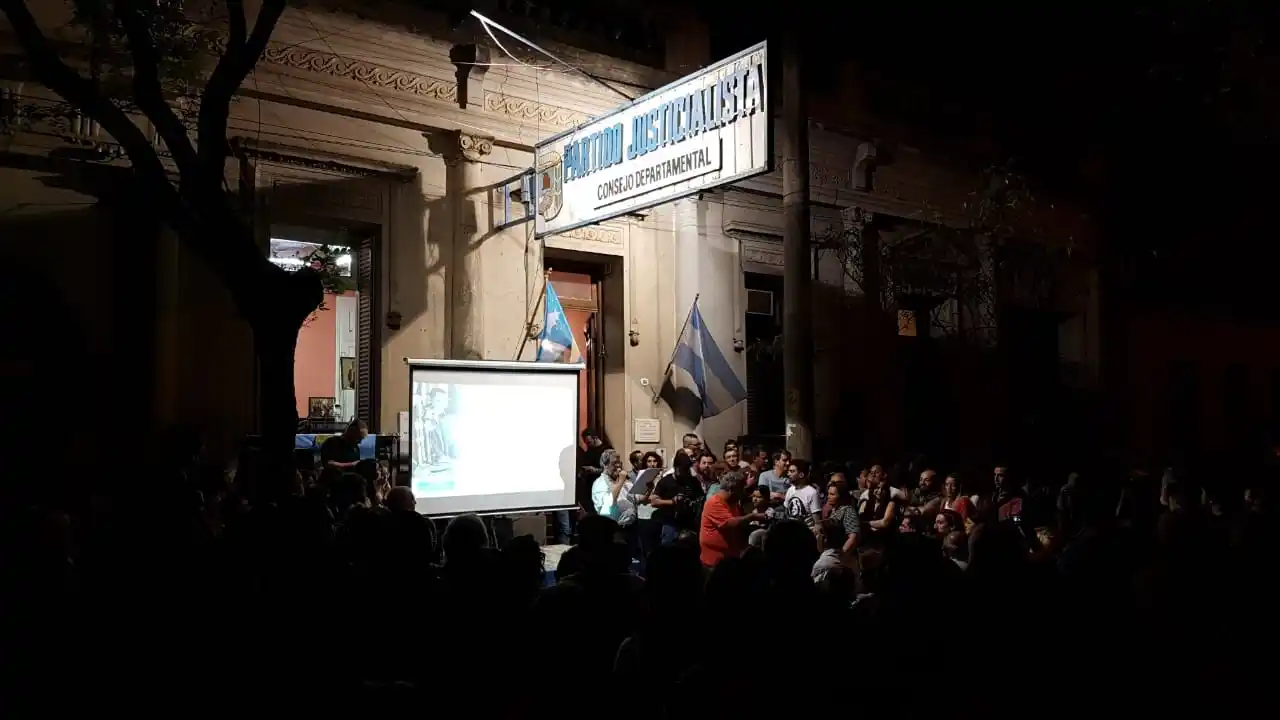 Con un fuerte tono de campaña, Piaggio le contestó a la oposición