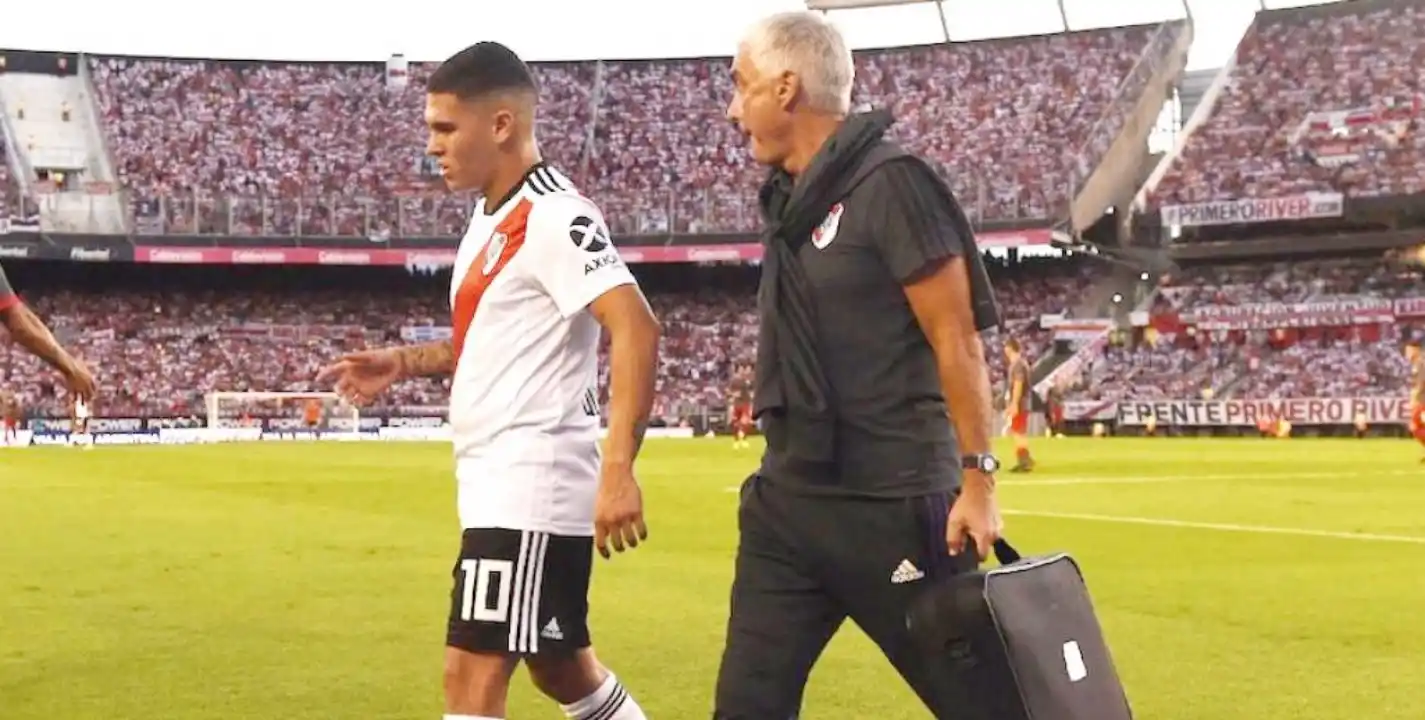 Operan a Quintero por la rotura de ligamentos de su rodilla izquierda