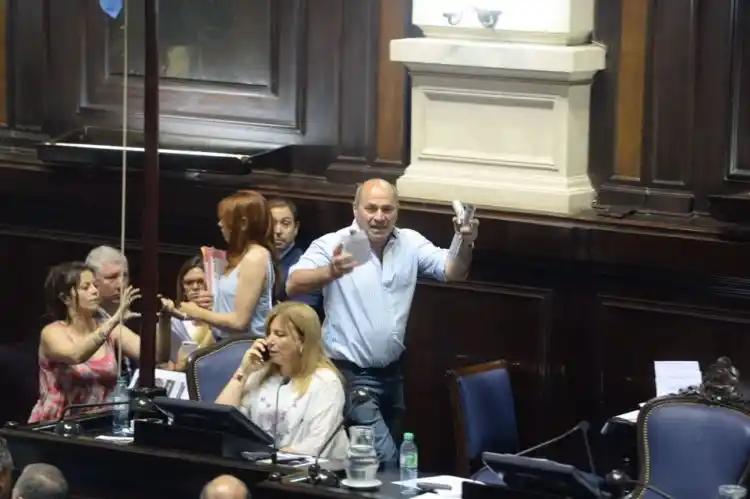 Secco asiste a indagatoria y podría quedar preso por los disturbios en la legislatura