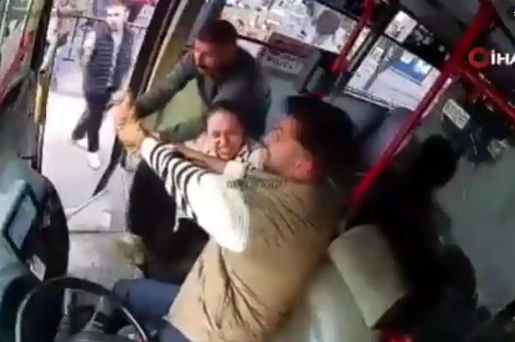 Atacó al chofer de un colectivo