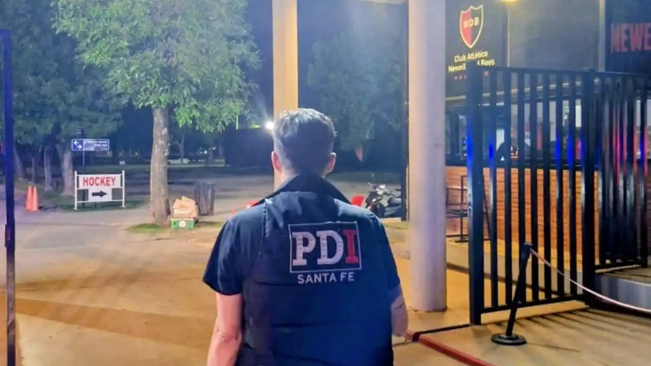 Atacaron con una bomba molotov el auto de un jugador de Newell's en Bella Vista