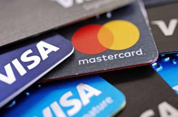 El Banco Central postergó el plazo para pagar las tarjetas de crédito