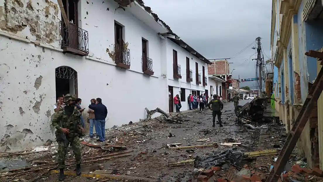 Varios heridos tras la explosión de una bomba frente a una alcaldía colombiana