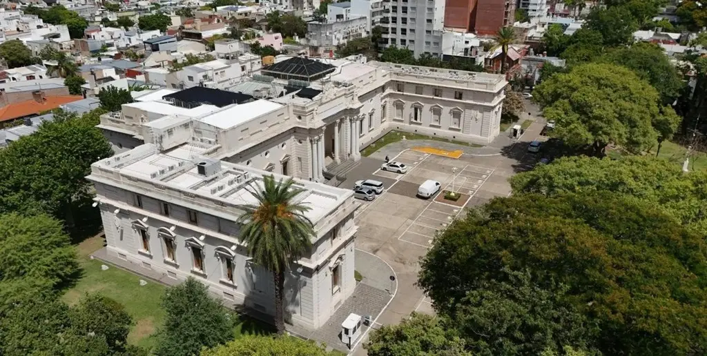Una vista aérea de la Legislatura de Santa Fe.