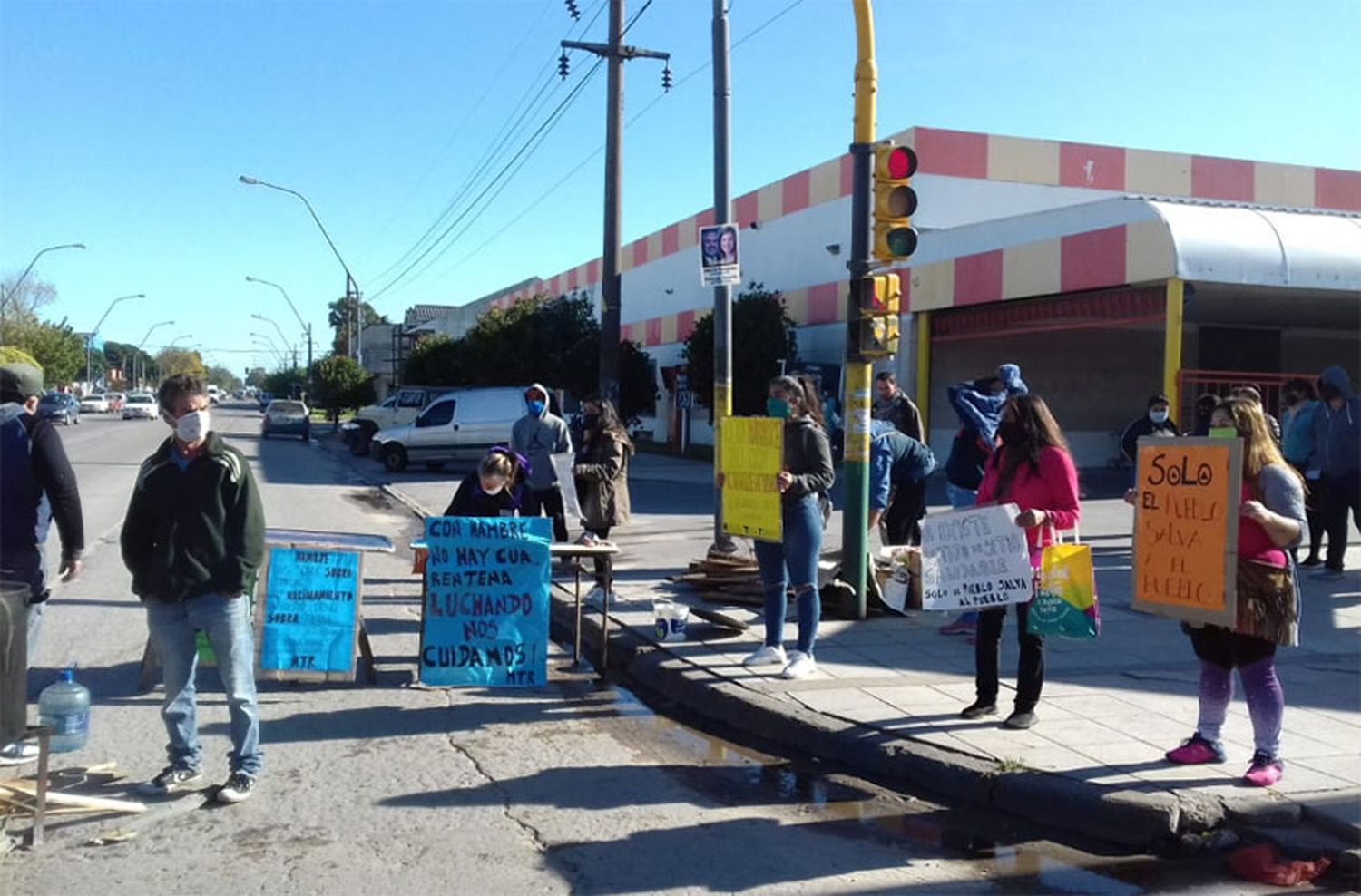 Reclamo de organizaciones sociales: "El estado municipal ni el teléfono nos atiende"